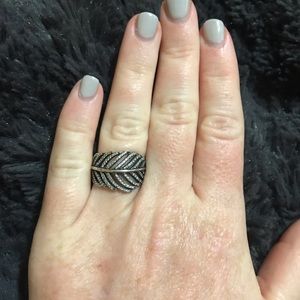 Pandora Light as a Feather Ring
